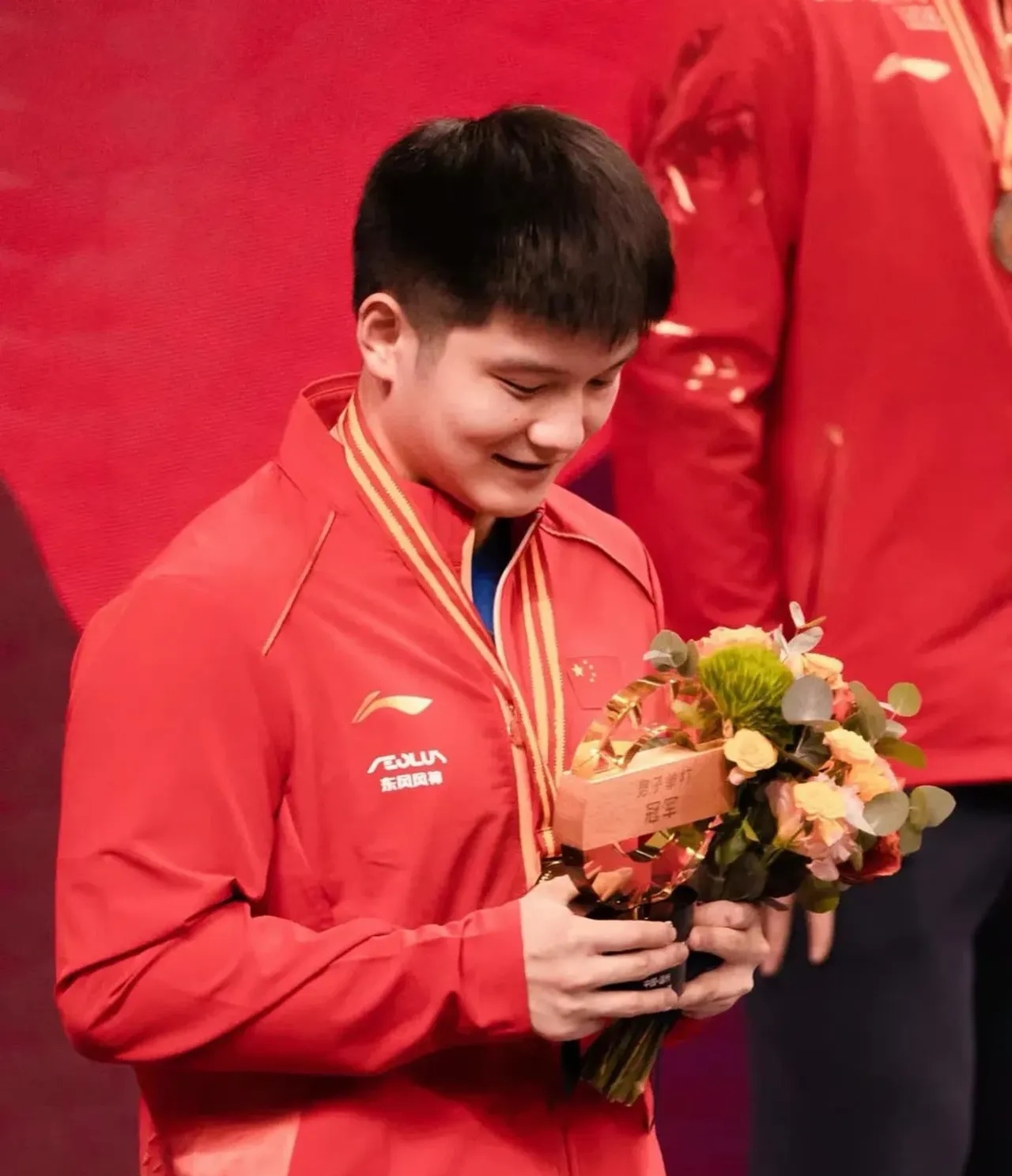 东京奥运会赛事紧张激烈，选手挑战自我，士气大振