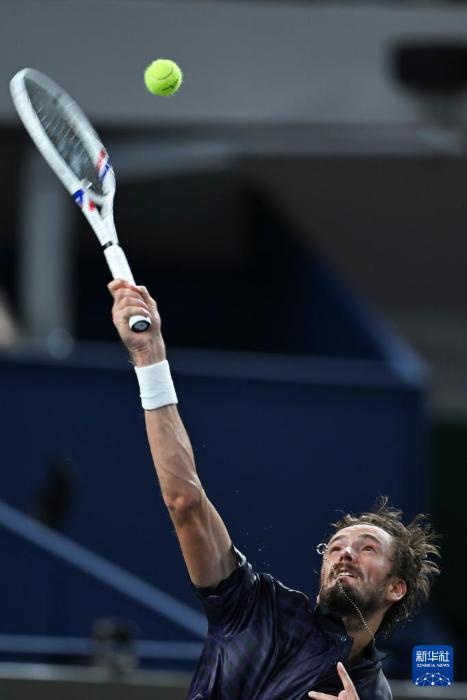 开云体育在线-包含美国网球队险胜英国网球队，梅德韦杰夫完成帽子戏法的词条
