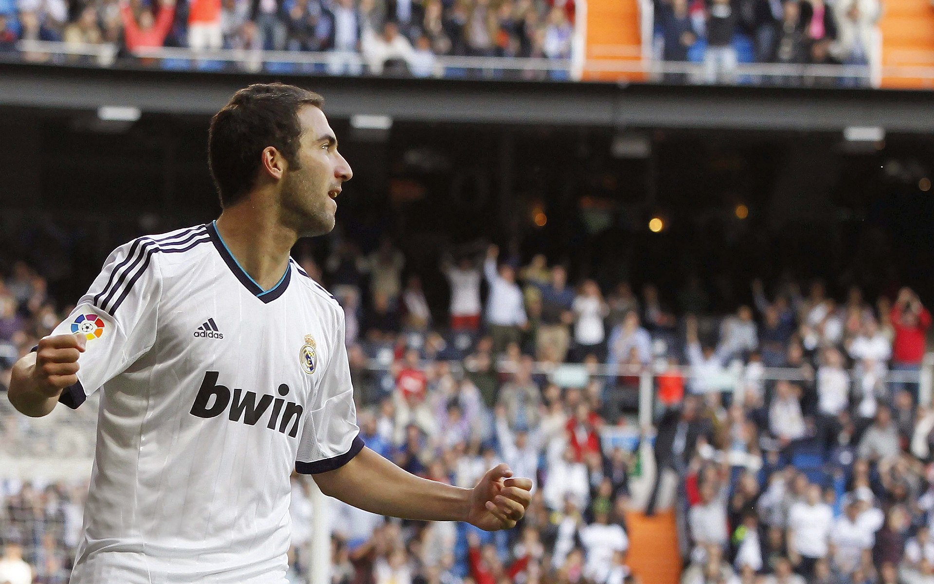 开云体育APP下载-燃爆日本！F1铃鹿极限缠斗，巴萨传控哲学遭遇赛道级火力压制