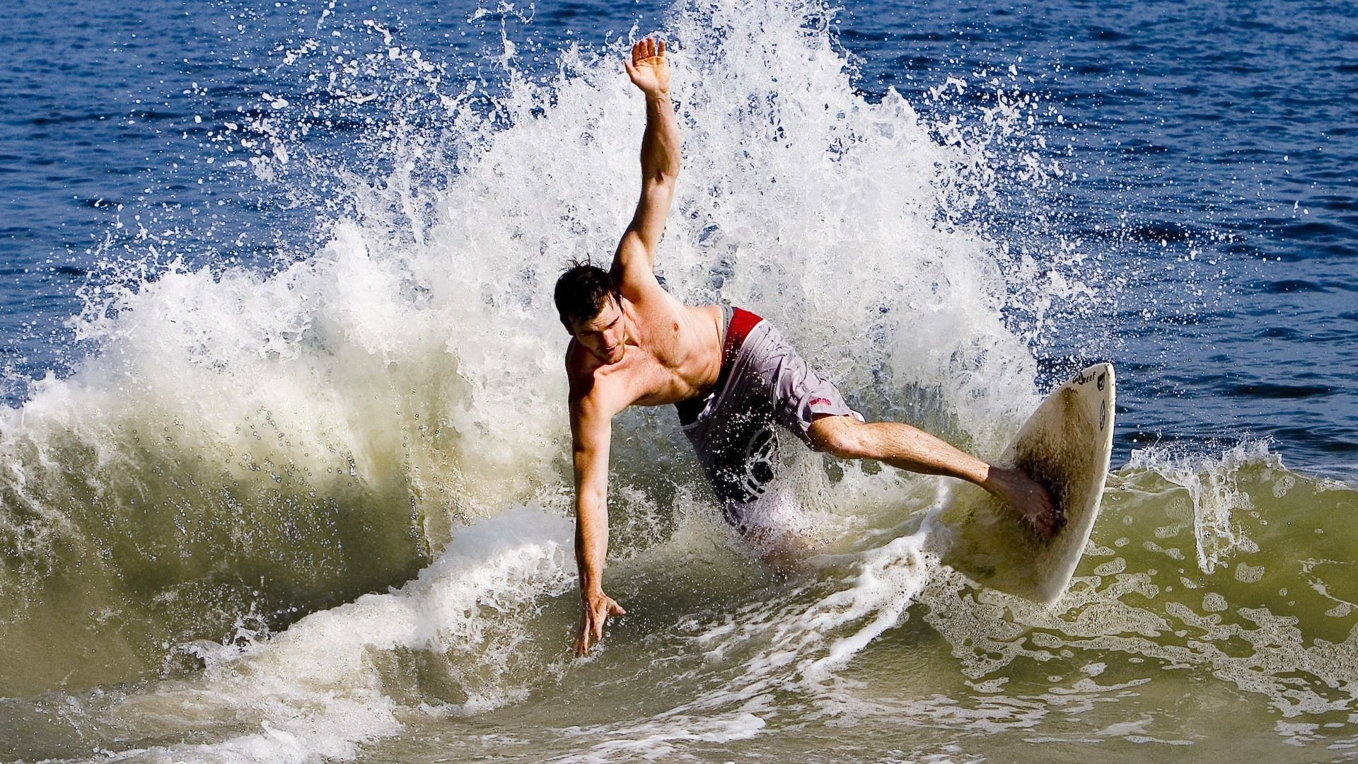 开云体育平台APP-逆袭者之夜，霍勒迪如何在绝望90秒改写西决历史