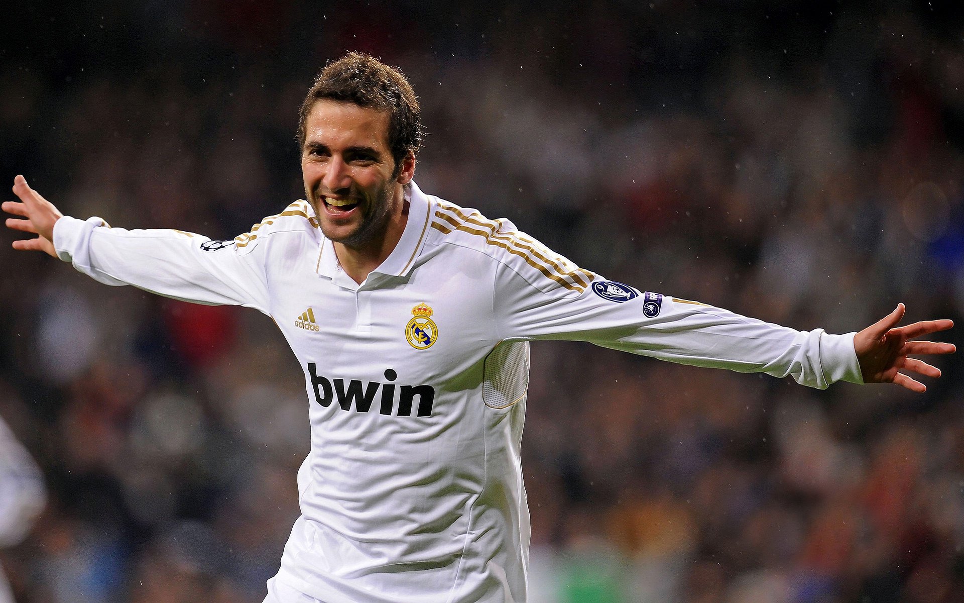 开云平台-暴风雨中的掌舵者，罗德里用冷月钢刀，将苏格兰的豪情钉在战术板上